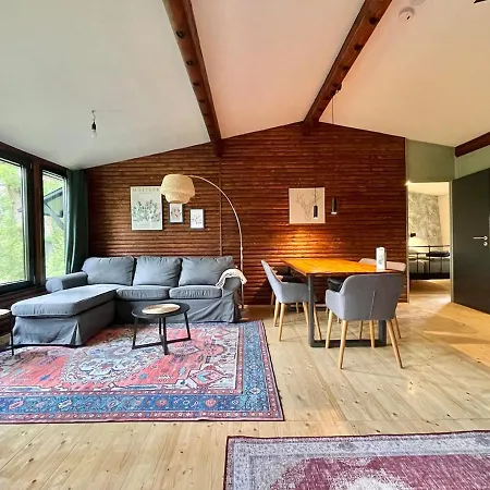 Idyllisches Im Wald Unweit Der Loreley Bogel